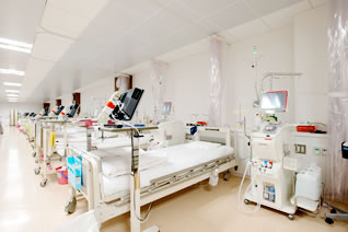 透析環境の充実、入院透析・外来送迎に対応